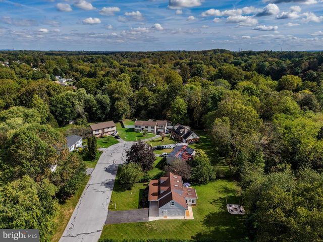 6 MYRTLEWOOD CT, Lancaster, PA 17603