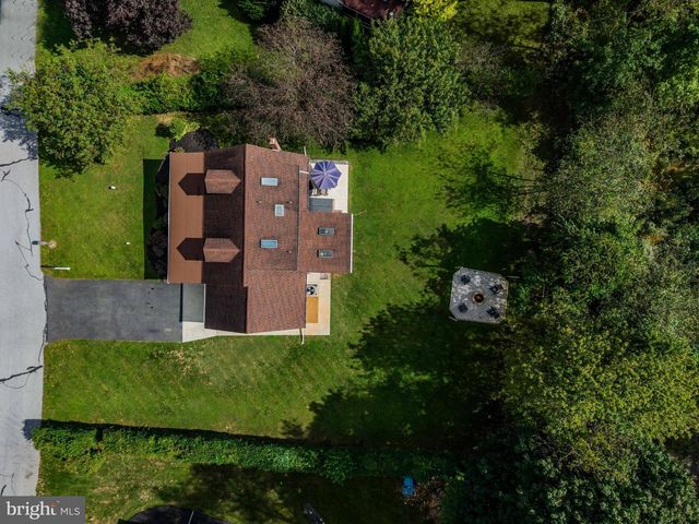 6 MYRTLEWOOD CT, Lancaster, PA 17603