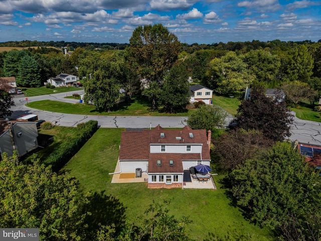 6 MYRTLEWOOD CT, Lancaster, PA 17603