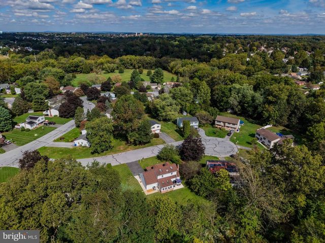 6 MYRTLEWOOD CT, Lancaster, PA 17603