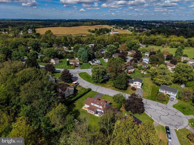 6 MYRTLEWOOD CT, Lancaster, PA 17603