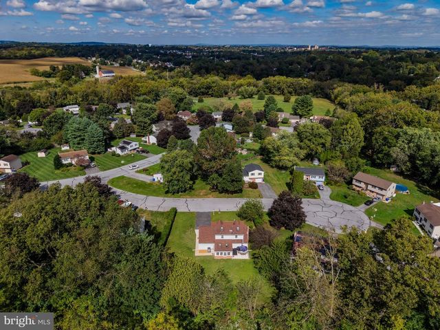 6 MYRTLEWOOD CT, Lancaster, PA 17603