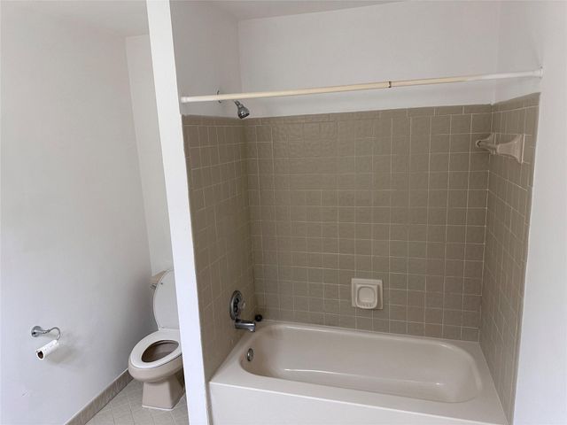 676 NW 107th Lane, Coral Springs, FL 33071