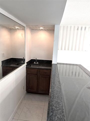 676 NW 107th Lane, Coral Springs, FL 33071