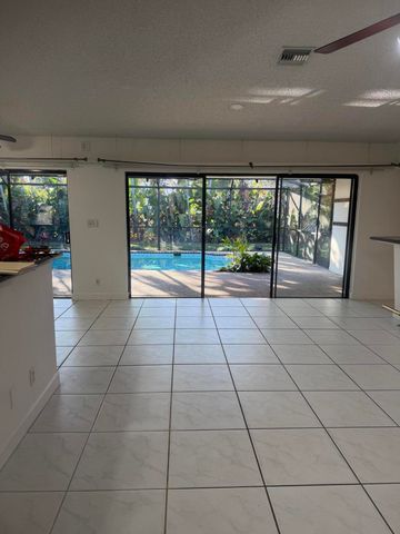 676 NW 107th Lane, Coral Springs, FL 33071