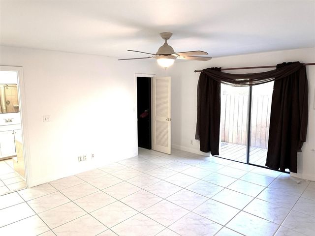 676 NW 107th Lane, Coral Springs, FL 33071