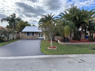 676 NW 107th Lane, Coral Springs, FL 33071