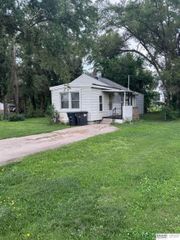 910 E Camden Avenue, Omaha, NE 68110
