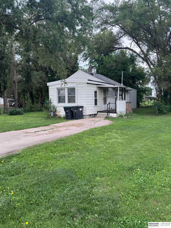 910 E Camden Avenue, Omaha, NE 68110