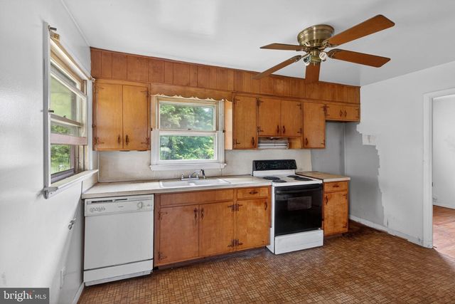 135 PIKELAND AVE, Spring City, PA 19475