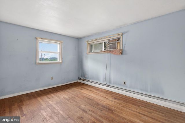 135 PIKELAND AVE, Spring City, PA 19475