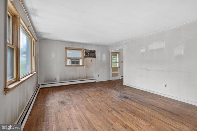 135 PIKELAND AVE, Spring City, PA 19475