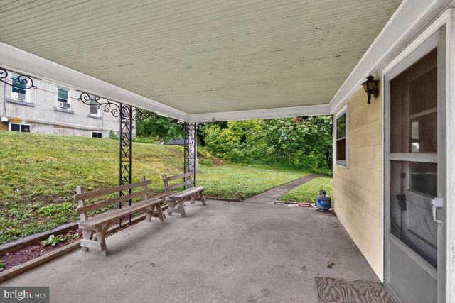 135 PIKELAND AVE, Spring City, PA 19475