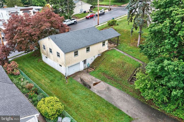 135 PIKELAND AVE, Spring City, PA 19475