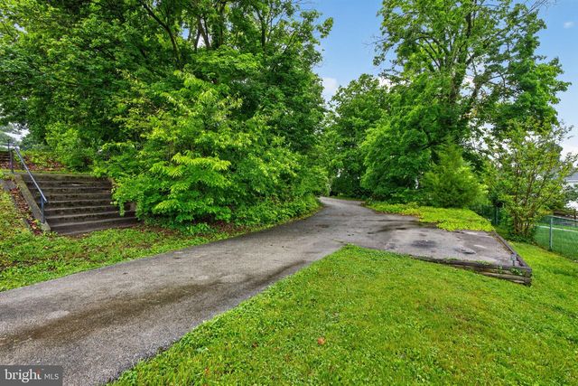135 PIKELAND AVE, Spring City, PA 19475