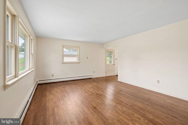135 PIKELAND AVE, Spring City, PA 19475