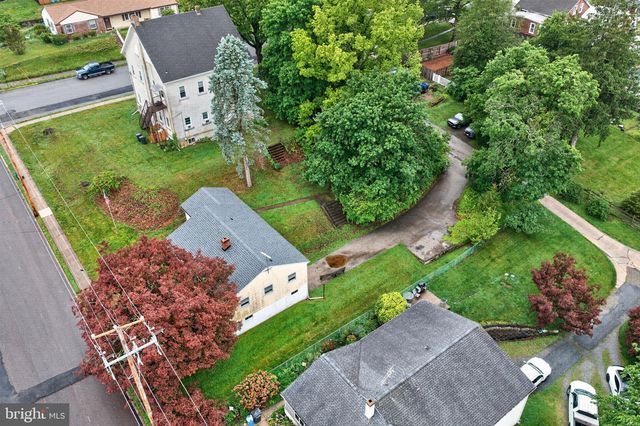 135 PIKELAND AVE, Spring City, PA 19475