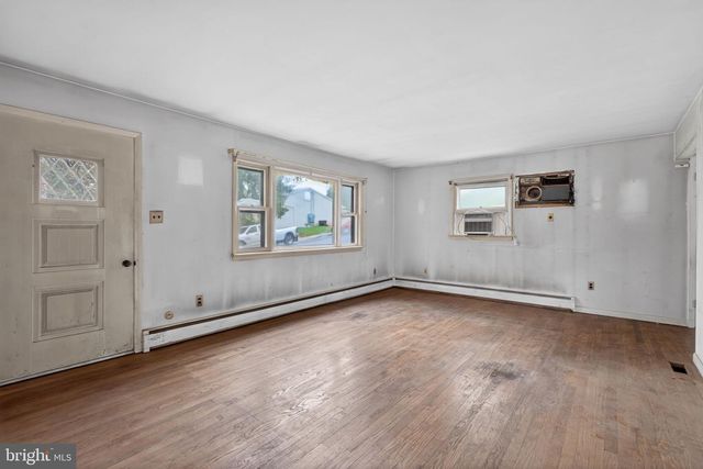 135 PIKELAND AVE, Spring City, PA 19475