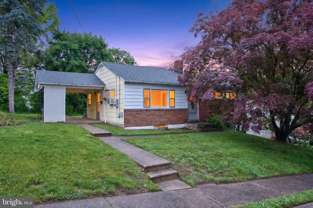 135 PIKELAND AVE, Spring City, PA 19475