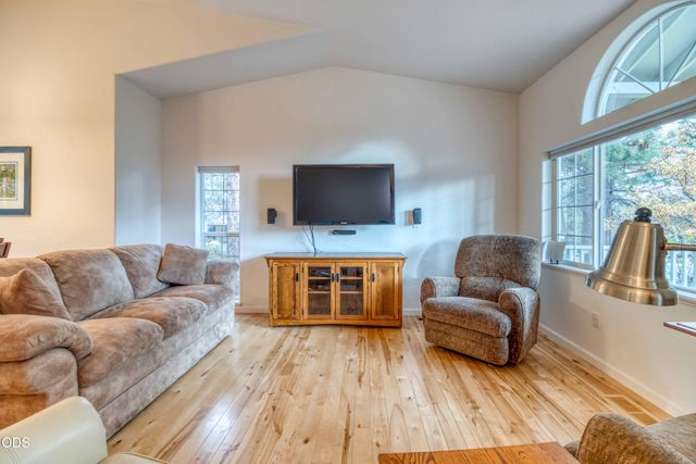 3271 NW Melville Drive, Bend, OR 97703
