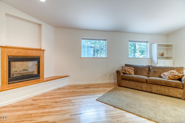 3271 NW Melville Drive, Bend, OR 97703