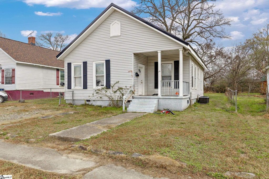 25 Peachtree Street, Clinton, SC 29325