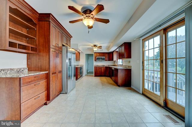 8 BRADFORD CT, Princeton Junction, NJ 08550