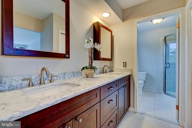 8 BRADFORD CT, Princeton Junction, NJ 08550