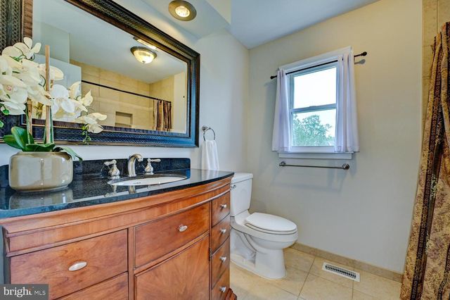 8 BRADFORD CT, Princeton Junction, NJ 08550