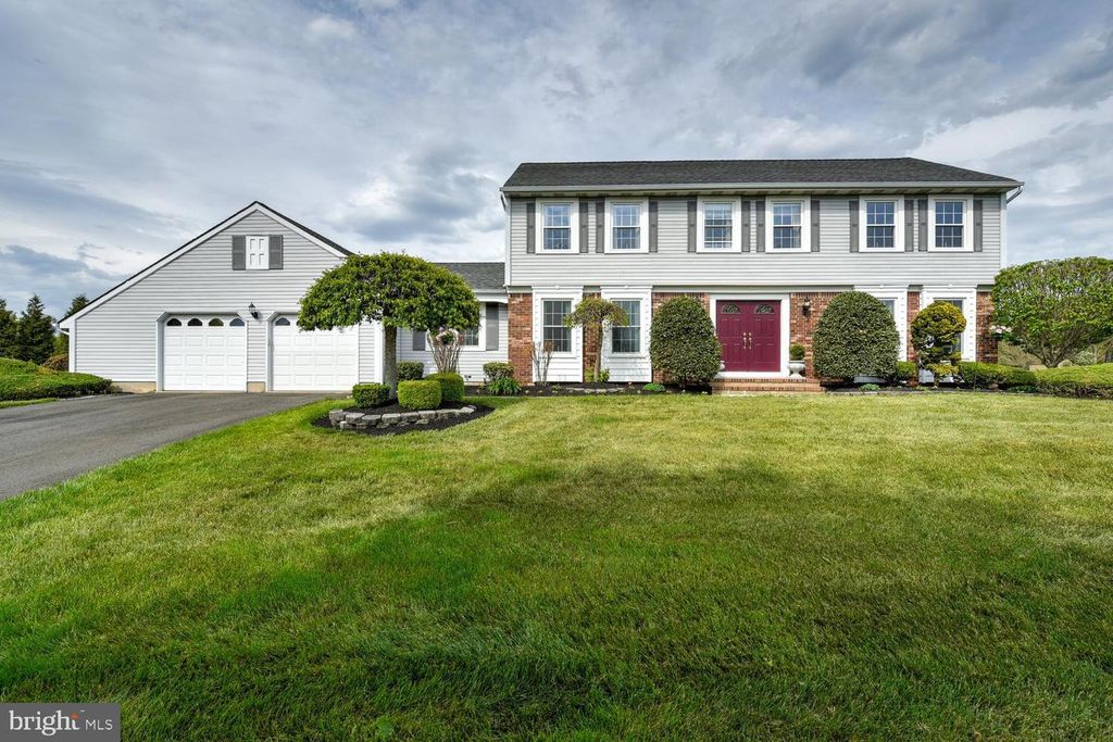 8 BRADFORD CT, Princeton Junction, NJ 08550