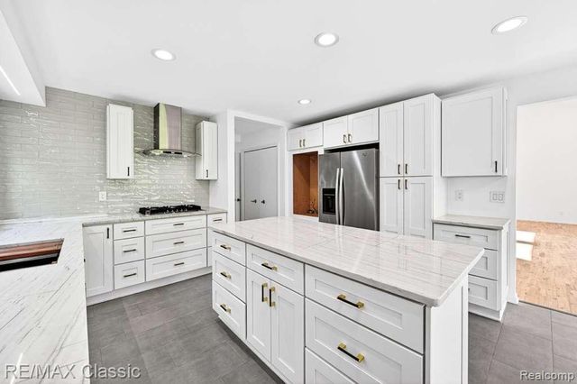 30779 Country Ridge Circle, Farmington Hills, MI 48331