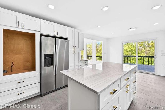 30779 Country Ridge Circle, Farmington Hills, MI 48331