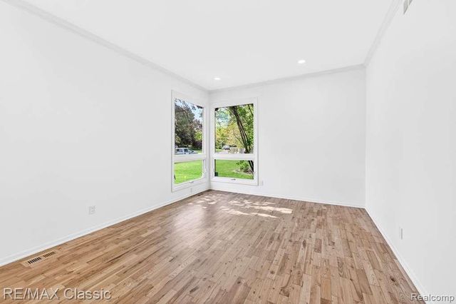 30779 Country Ridge Circle, Farmington Hills, MI 48331