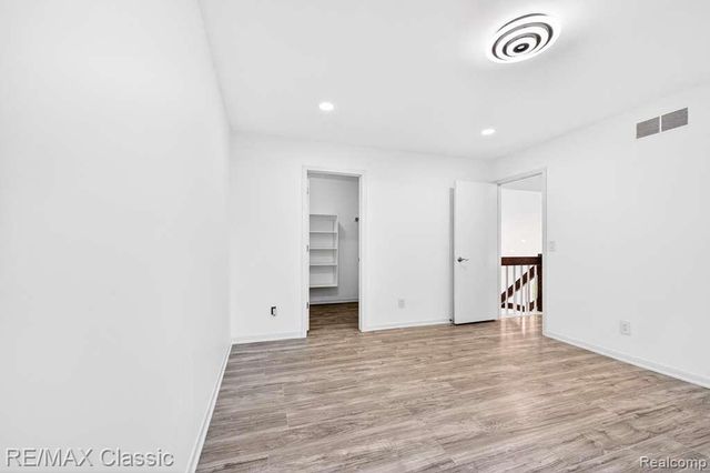 30779 Country Ridge Circle, Farmington Hills, MI 48331