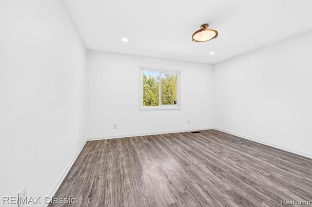 30779 Country Ridge Circle, Farmington Hills, MI 48331