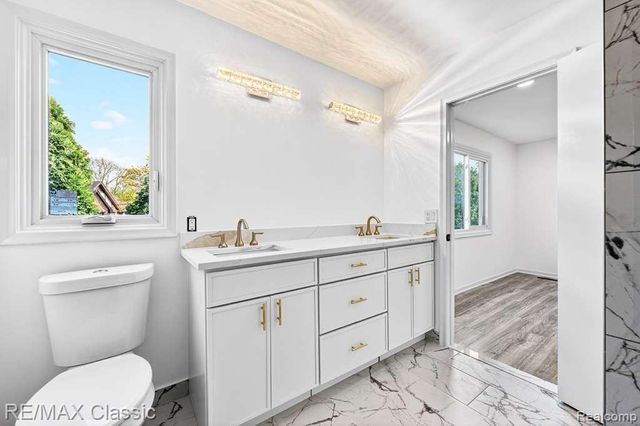 30779 Country Ridge Circle, Farmington Hills, MI 48331