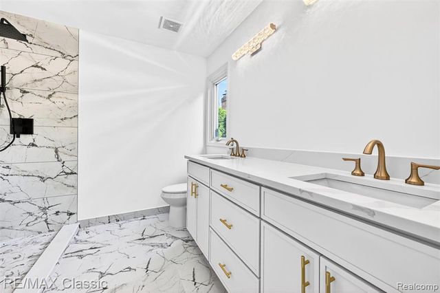 30779 Country Ridge Circle, Farmington Hills, MI 48331
