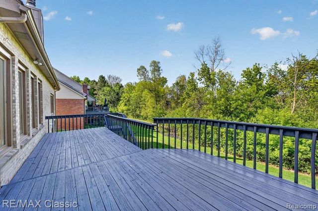 30779 Country Ridge Circle, Farmington Hills, MI 48331
