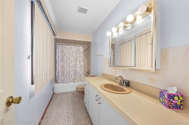 7000 Steadman Street, Dearborn, MI 48126