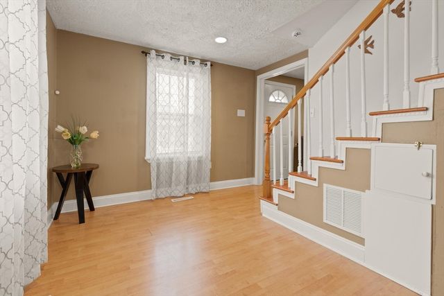 64 Bradstreet Ave, Lowell, MA 01851