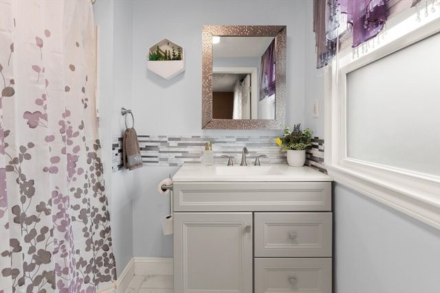 64 Bradstreet Ave, Lowell, MA 01851