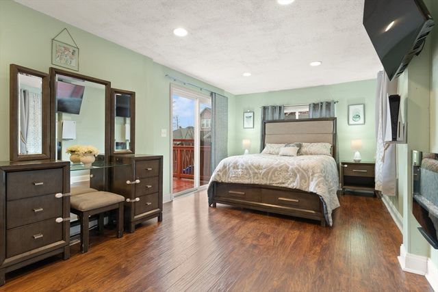 64 Bradstreet Ave, Lowell, MA 01851