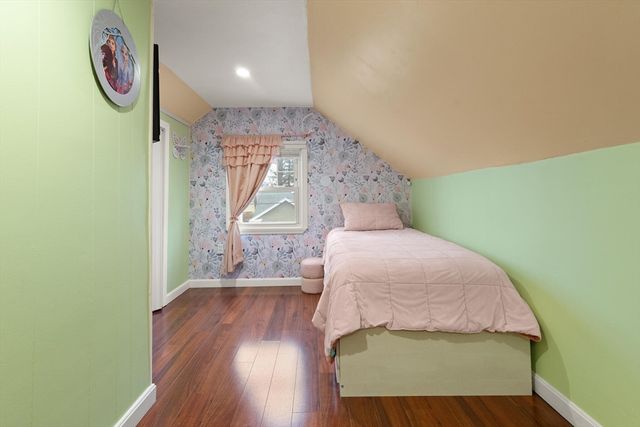 64 Bradstreet Ave, Lowell, MA 01851