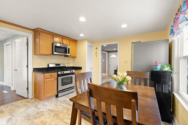 64 Bradstreet Ave, Lowell, MA 01851