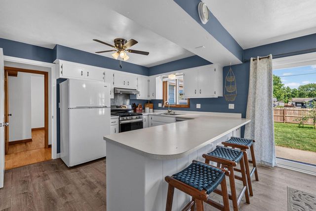 1616 S 167TH STREET, New Berlin, WI 53151