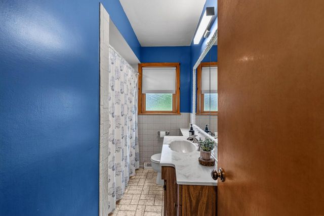 1616 S 167TH STREET, New Berlin, WI 53151