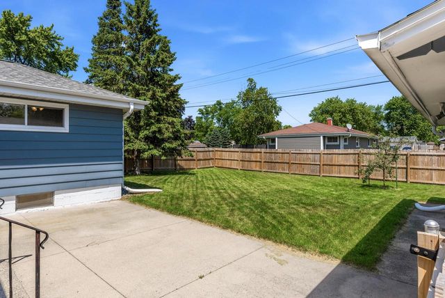 1616 S 167TH STREET, New Berlin, WI 53151