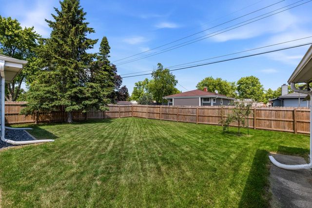 1616 S 167TH STREET, New Berlin, WI 53151
