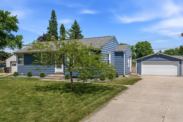 1616 S 167TH STREET, New Berlin, WI 53151