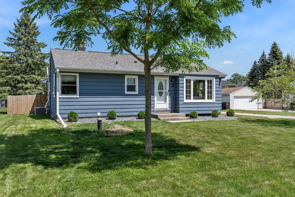 1616 S 167TH STREET, New Berlin, WI 53151